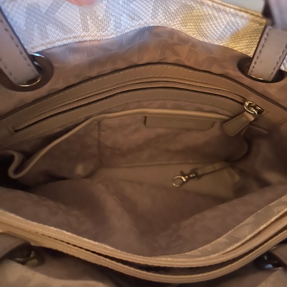 Michael Kors Large Jet Set Tote - Picture 4 of 7